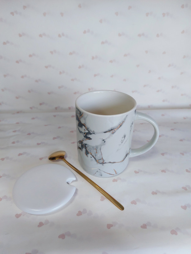 ماگ دربدار و قاشقدار