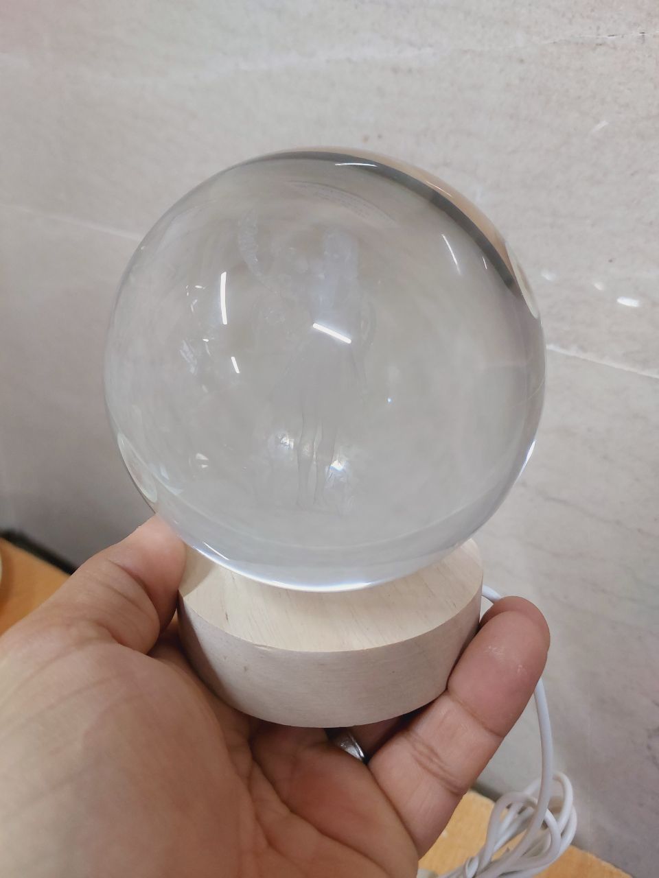 گوی شیشه ای زیر چوبی بزرگ