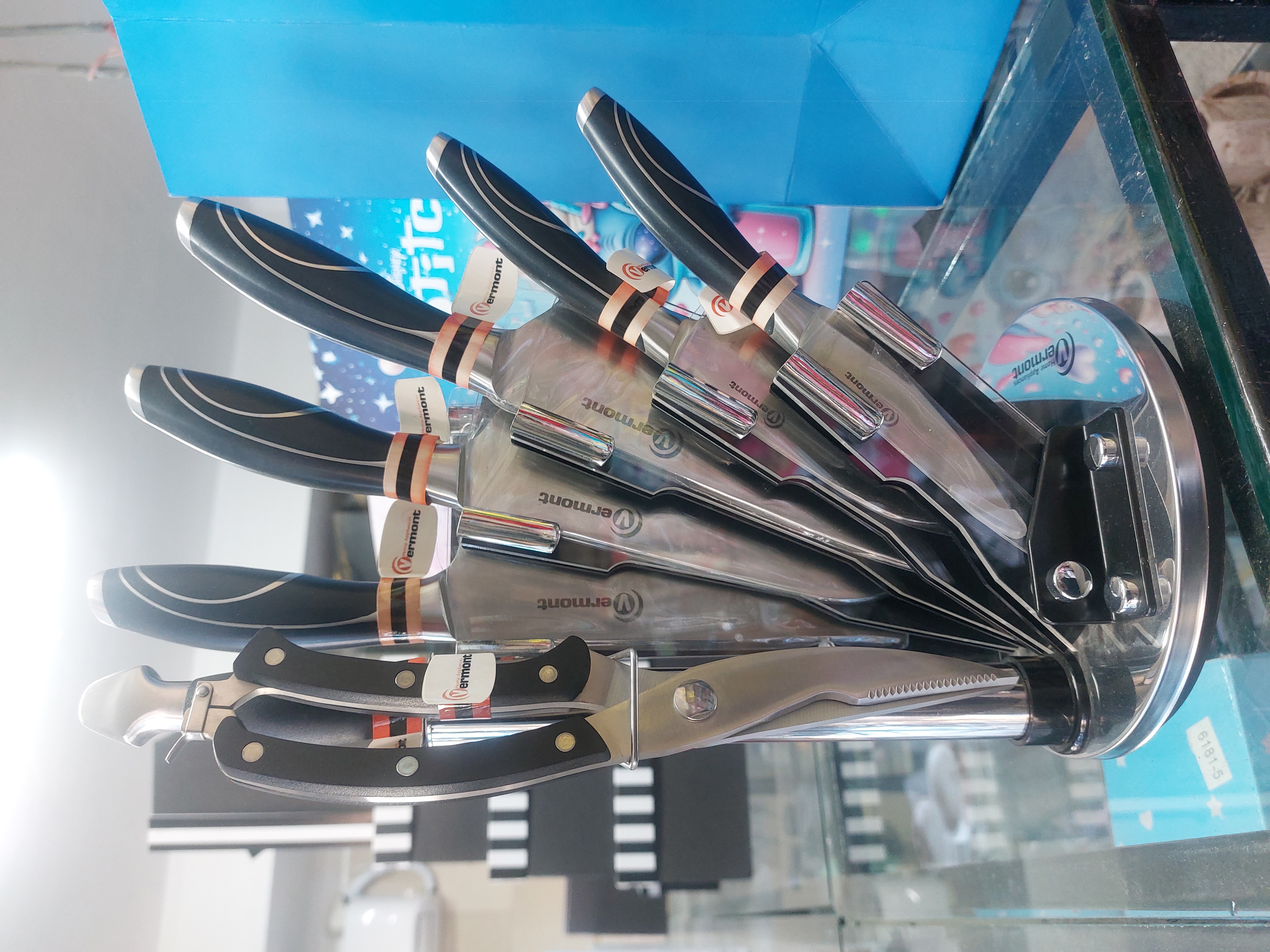 "سرویس کارد ۸ پارچه اعلا مناسب هدیه و استفاده روزمره"