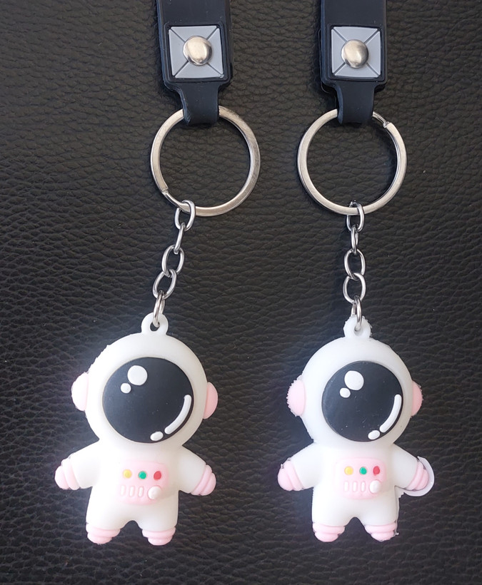 جاسوئیچی آدم فضایی