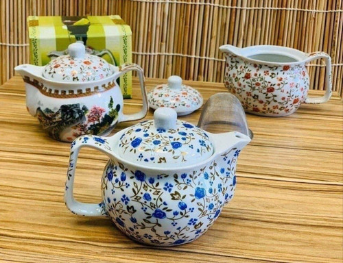 قوری چینی صافی دار دسته بغل کوچک