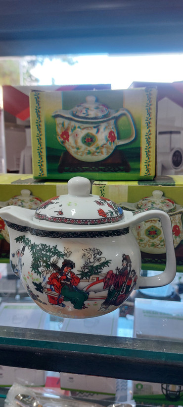 قوری چینی صافی دار دسته بغل کوچک